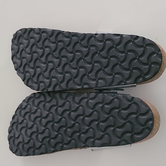 Birkenstock Gizeh Silver Thong Sandals Size 39/8 - Picture 8 of 10